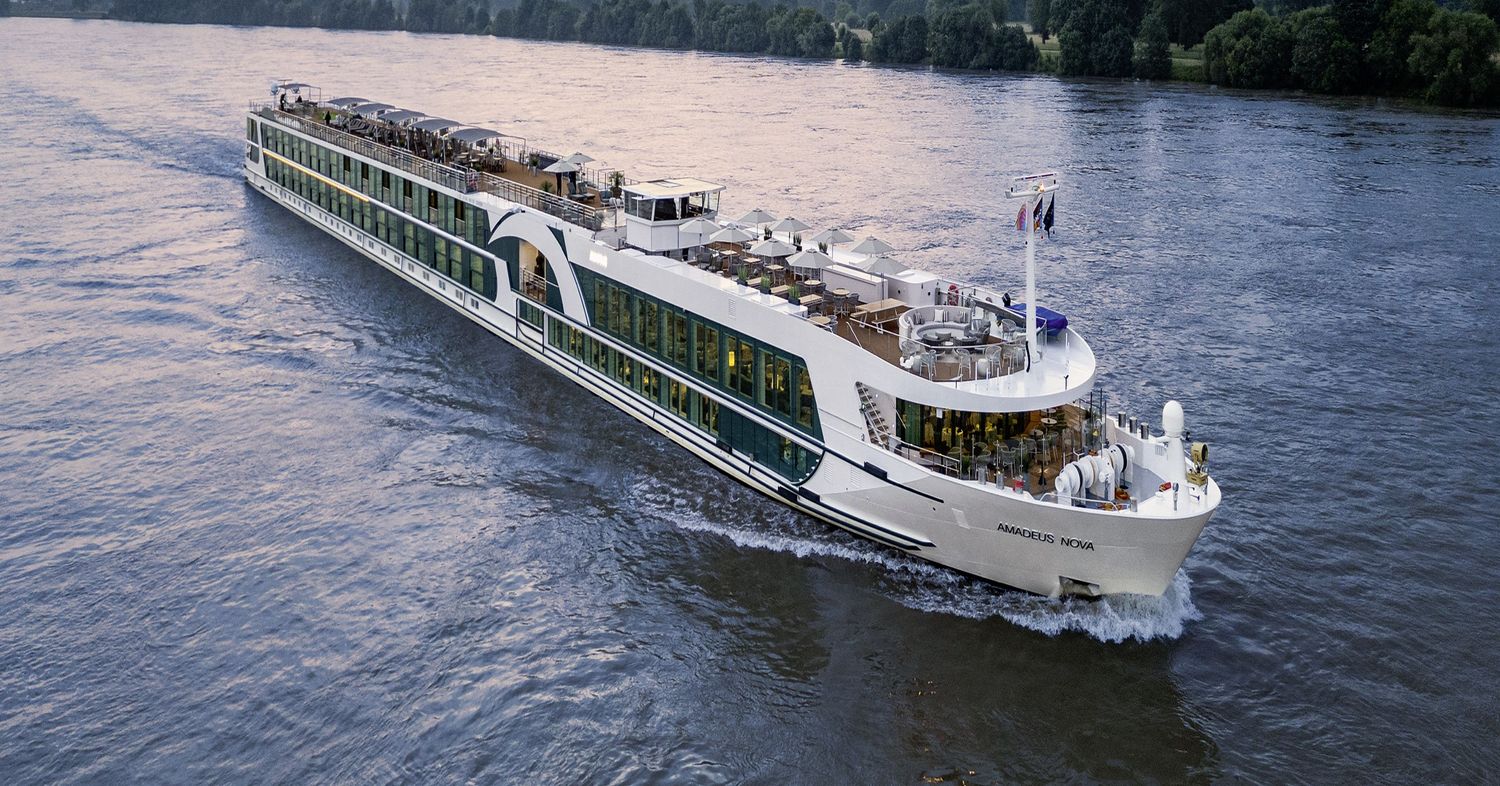 https://www.amadeus-rivercruises.com/fileadmin/_processed_/0/d/csm_Lueftner_Cruises_AMADEUS_Nova_exterior_cruising_03_2d7f279e42.jpg