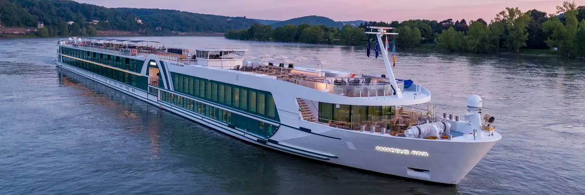 Casual river store cruises