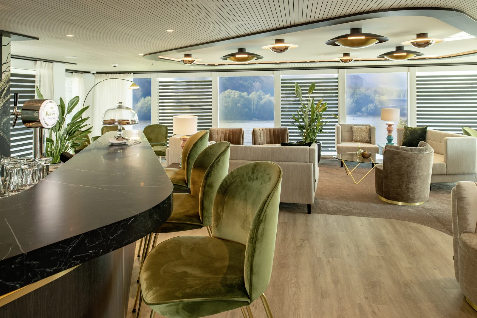 The AMADEUS Club lounge aboard the AMADEUS Cara