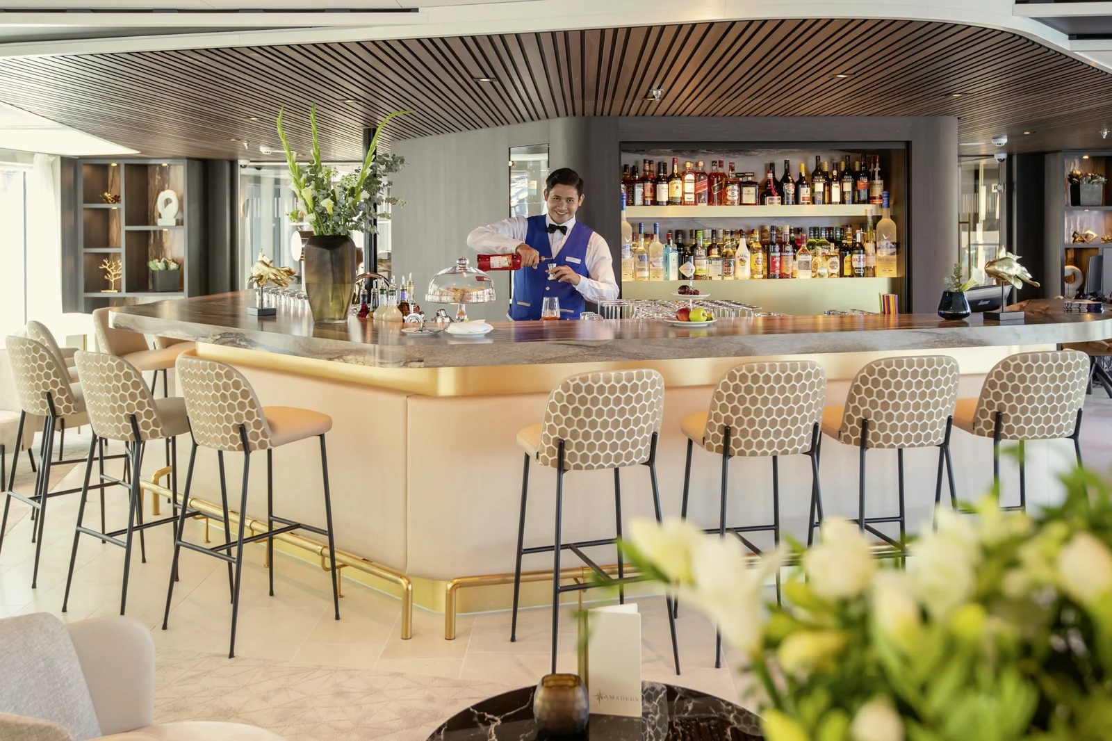 The Panorama Bar aboard the AMADEUS Cara